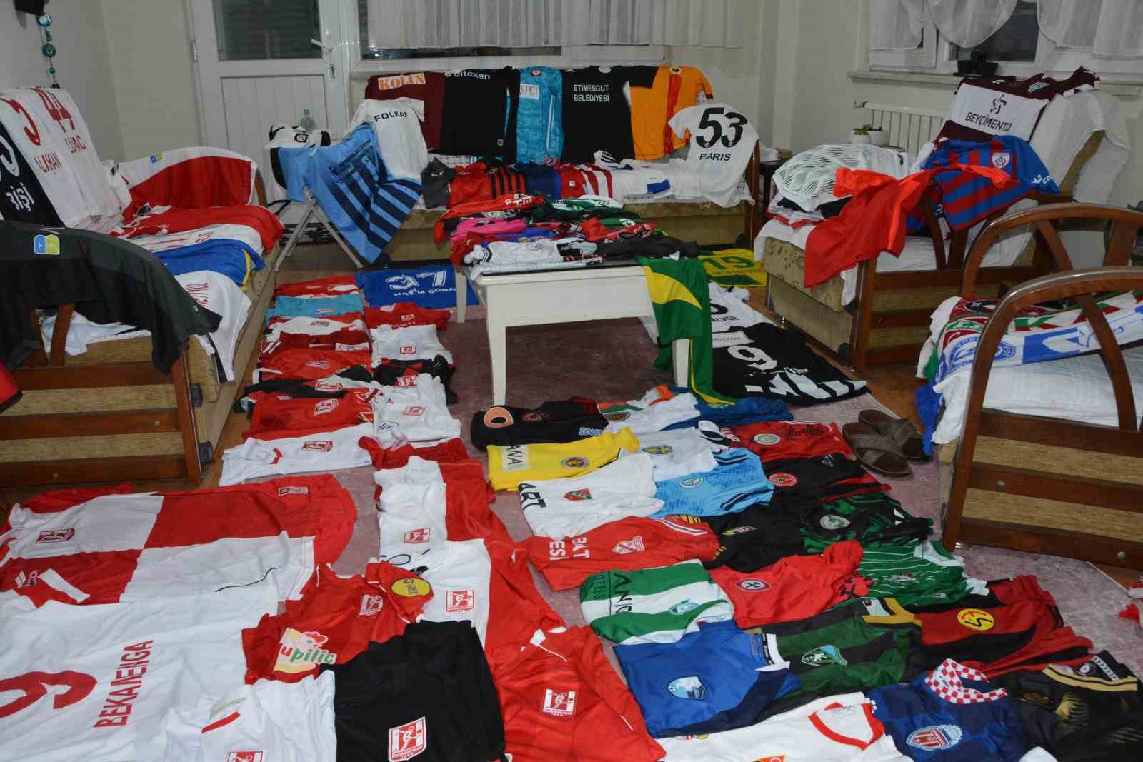 Balıkesir’de 300 formalık koleksiyon 7 balikesirde 300 formalik koleksiyon 3 kDFBPjJf