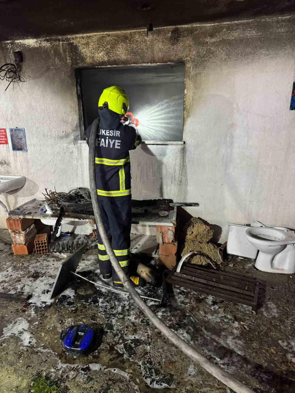 balikesirde 5 bin pilic yanginda telef oldu 2 88A9CGSB
