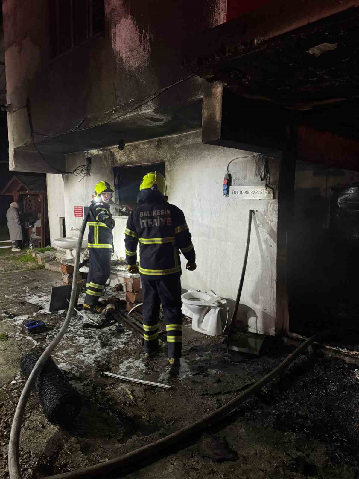 balikesirde 5 bin pilic yanginda telef oldu 3 c5z27pwK