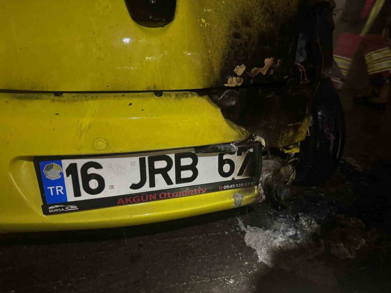 balikesirde arac yangini buyumeden sonduruldu 0 vMvS6zv1