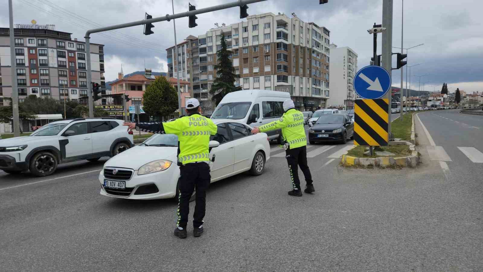 balikesirde arife gunu trafik yogunlugu 0 J4LMOUSc