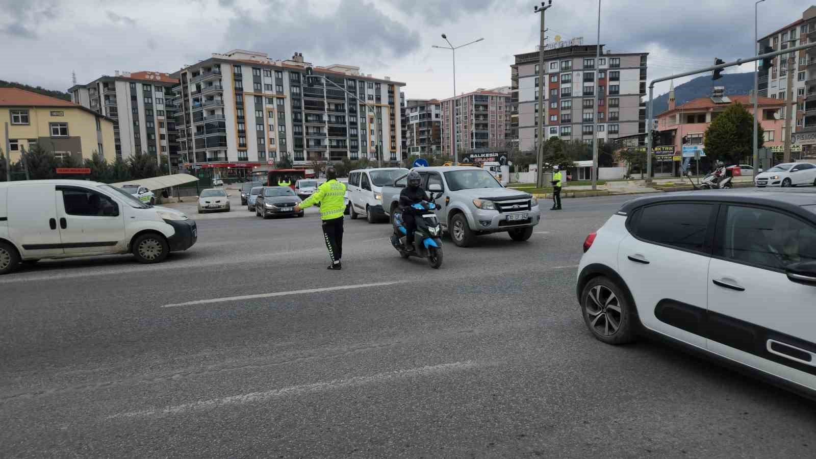 balikesirde arife gunu trafik yogunlugu 3 NMAtAZUX