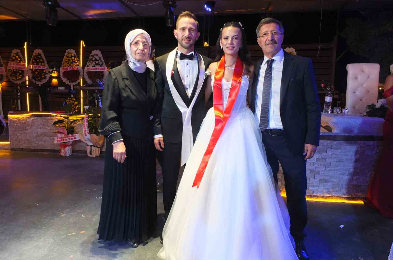 Balıkesir’de asırlık düğün geleneği devam ediyor 4 balikesirde asirlik dugun gelenegi devam ediyor 0 fuwVmeFy