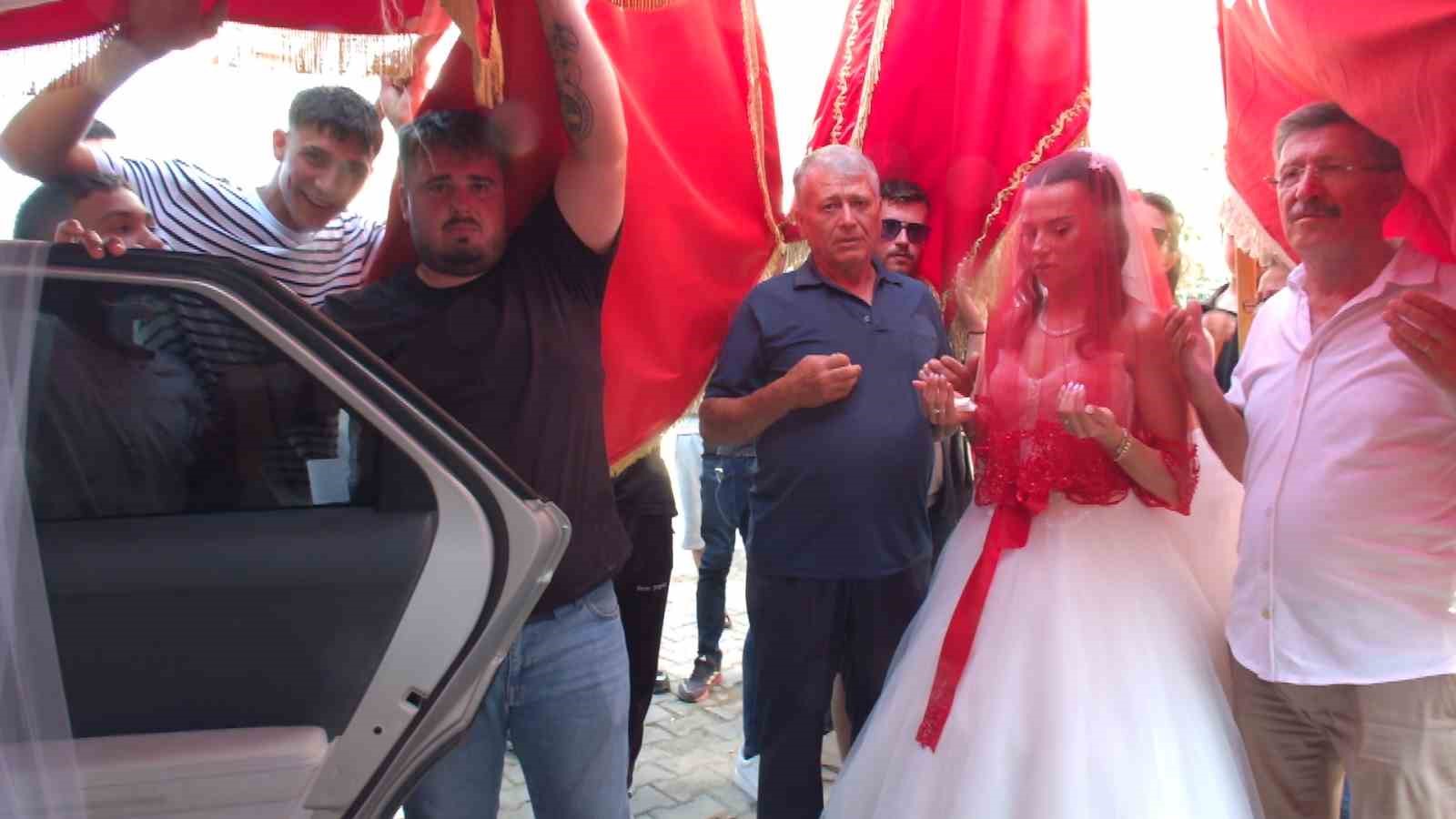 Balıkesir’de asırlık düğün geleneği devam ediyor 5 balikesirde asirlik dugun gelenegi devam ediyor 1 sdcwYic3