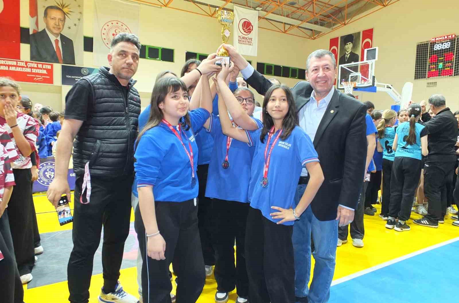 balikesirde cocuk sporlari senligi odul toreni ile tamamlandi 2 9Zr1jSqp