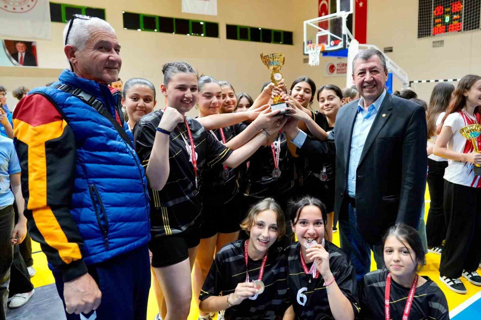 balikesirde cocuk sporlari senligi odul toreni ile tamamlandi 5 6pur7H7a