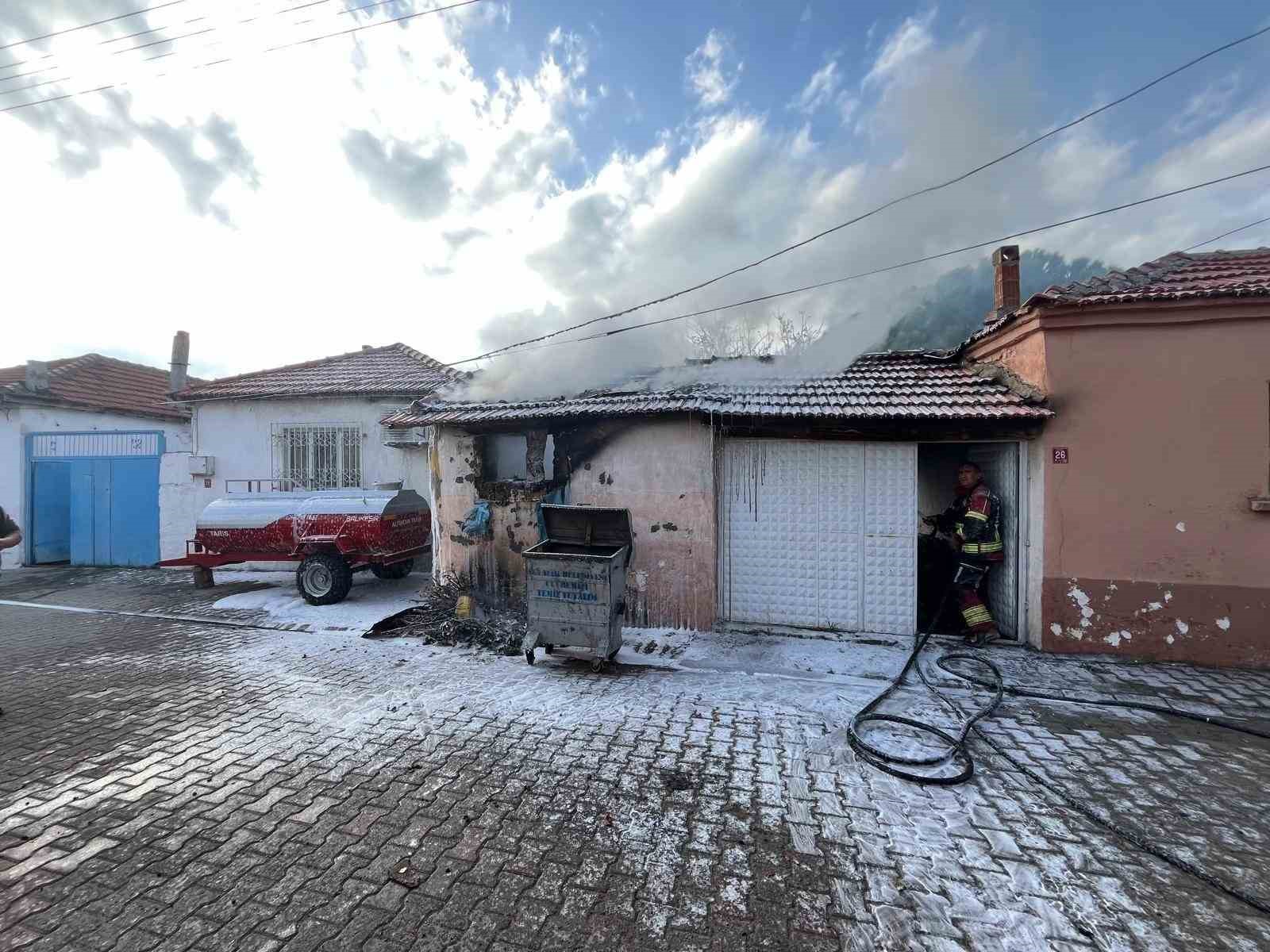 balikesirde depoda yangin 1 TvZG6iMF
