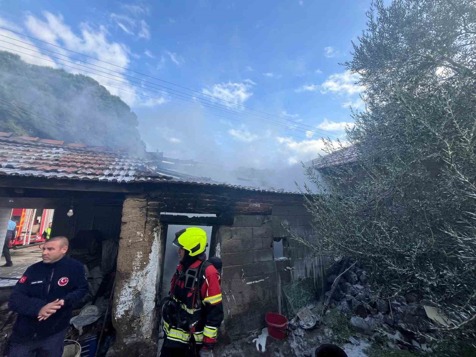 balikesirde depoda yangin 2 nOrCgXPk