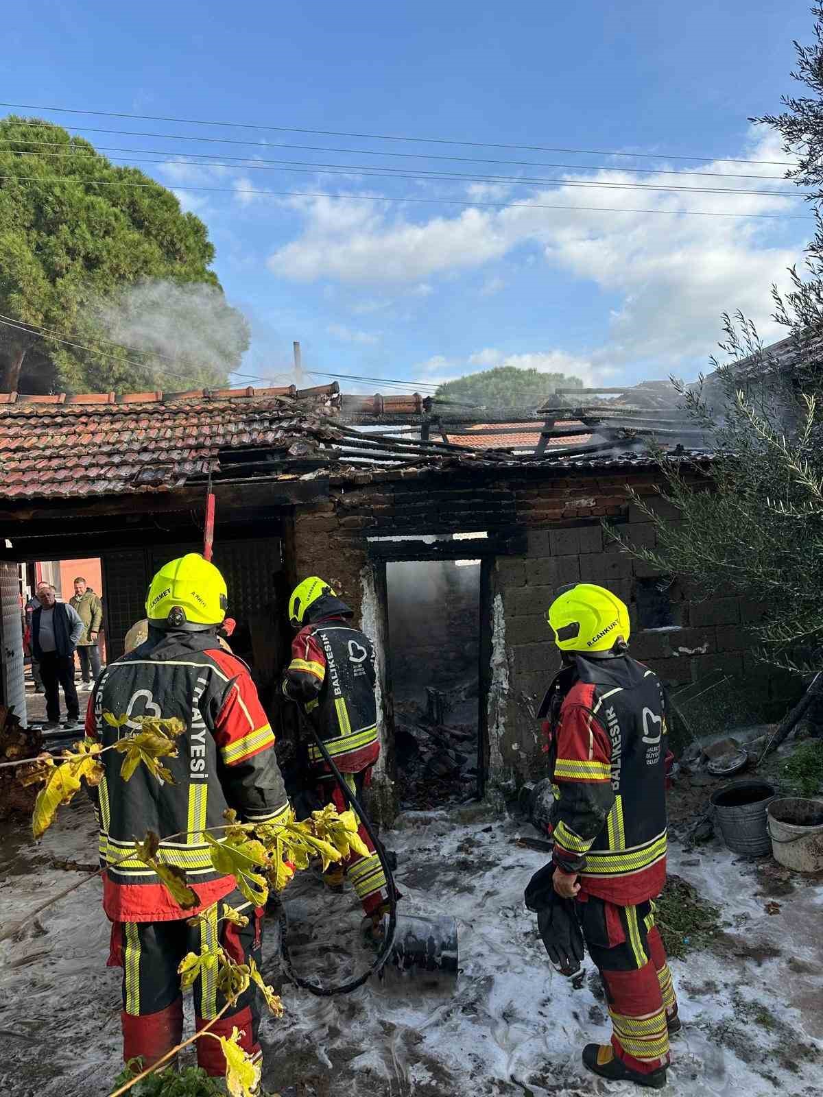 balikesirde depoda yangin 3