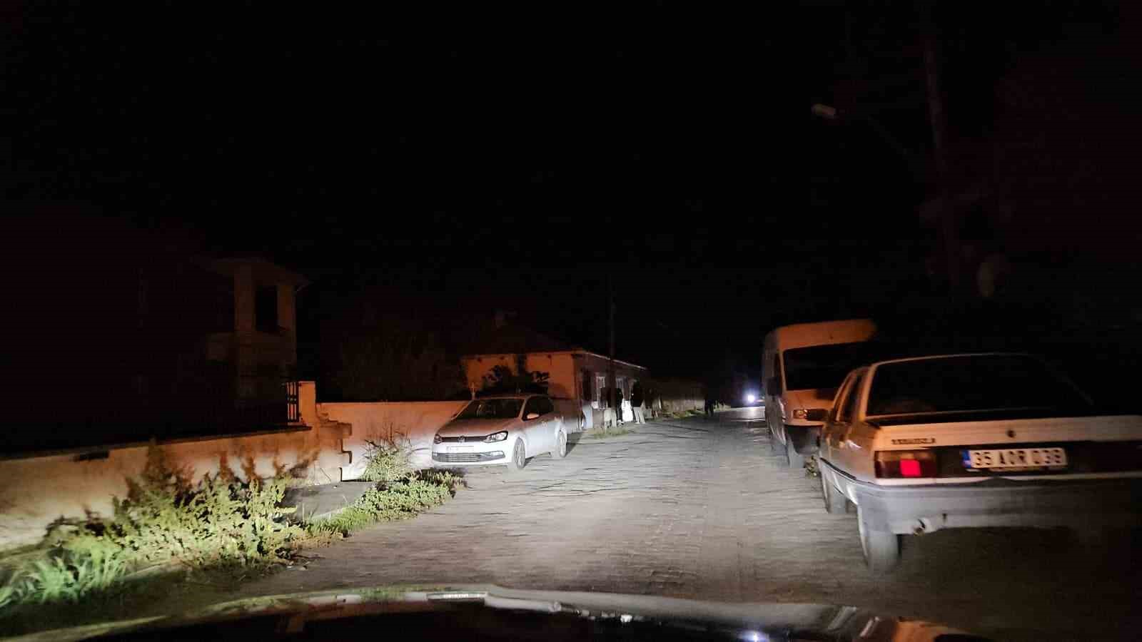 Balıkesir’de depremde bir bina yıkıldı 6 balikesirde depremde bir bina yikildi 2 3MawUb9B
