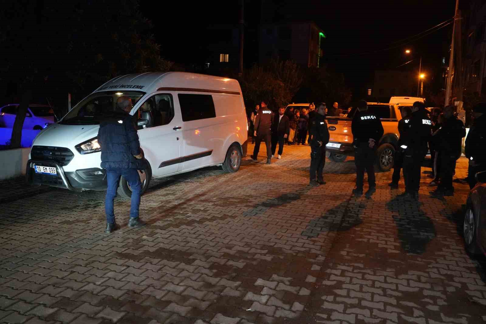 balikesirde evinde silahla vurulmus erkek cesedi bulundu 0 P85HHCIn
