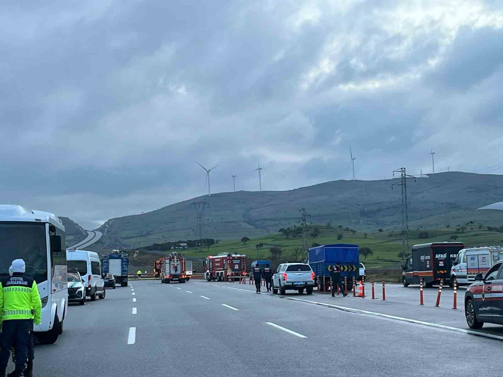balikesirde f 16 ucaginin dustugu bolgede calismalar sabahin ilk isiklariyla devam ediyor 0 LarnEimP
