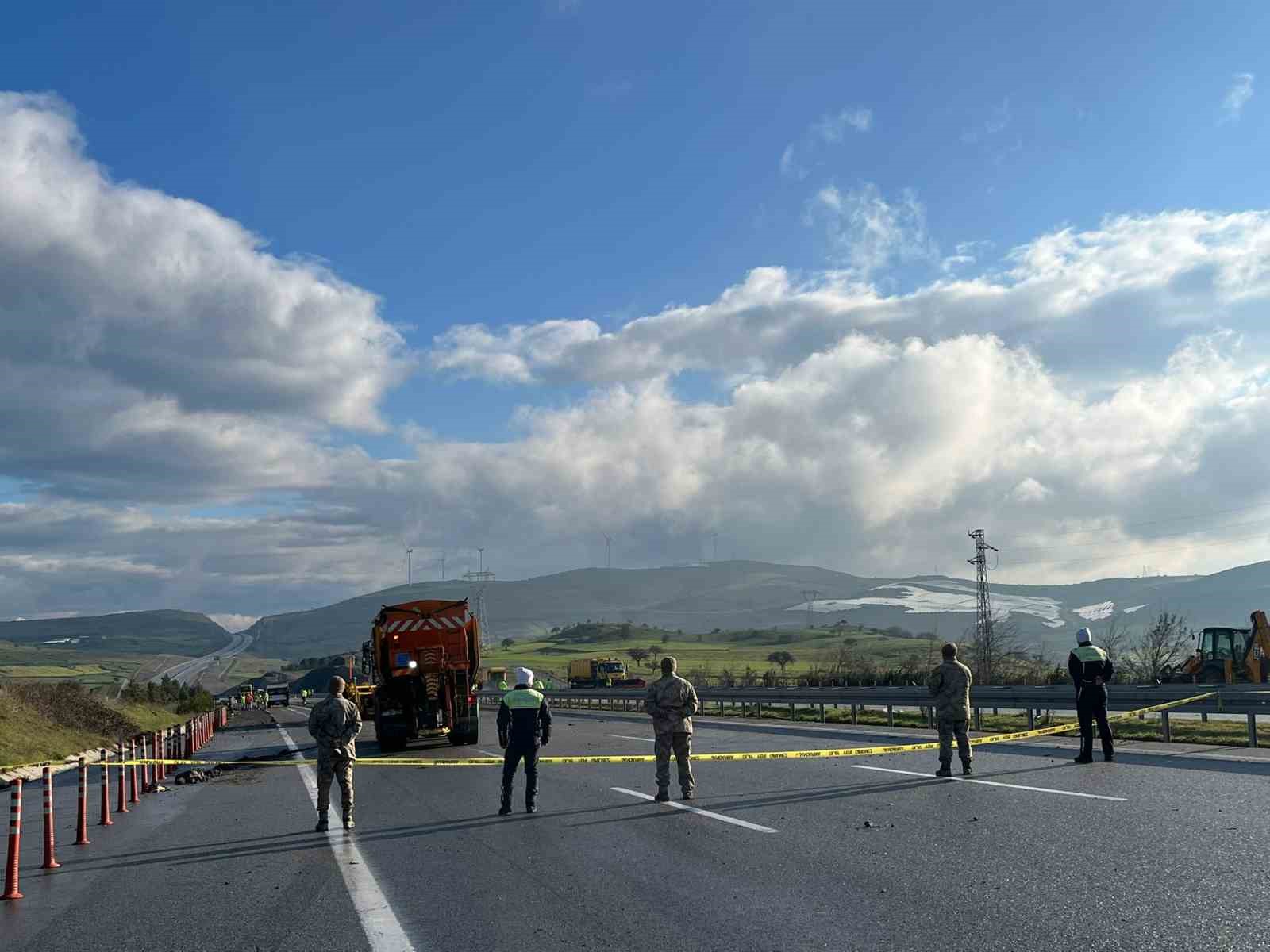 balikesirde f 16 ucaginin dustugu bolgede calismalar sabahin ilk isiklariyla devam ediyor 3 nzH8NHIA