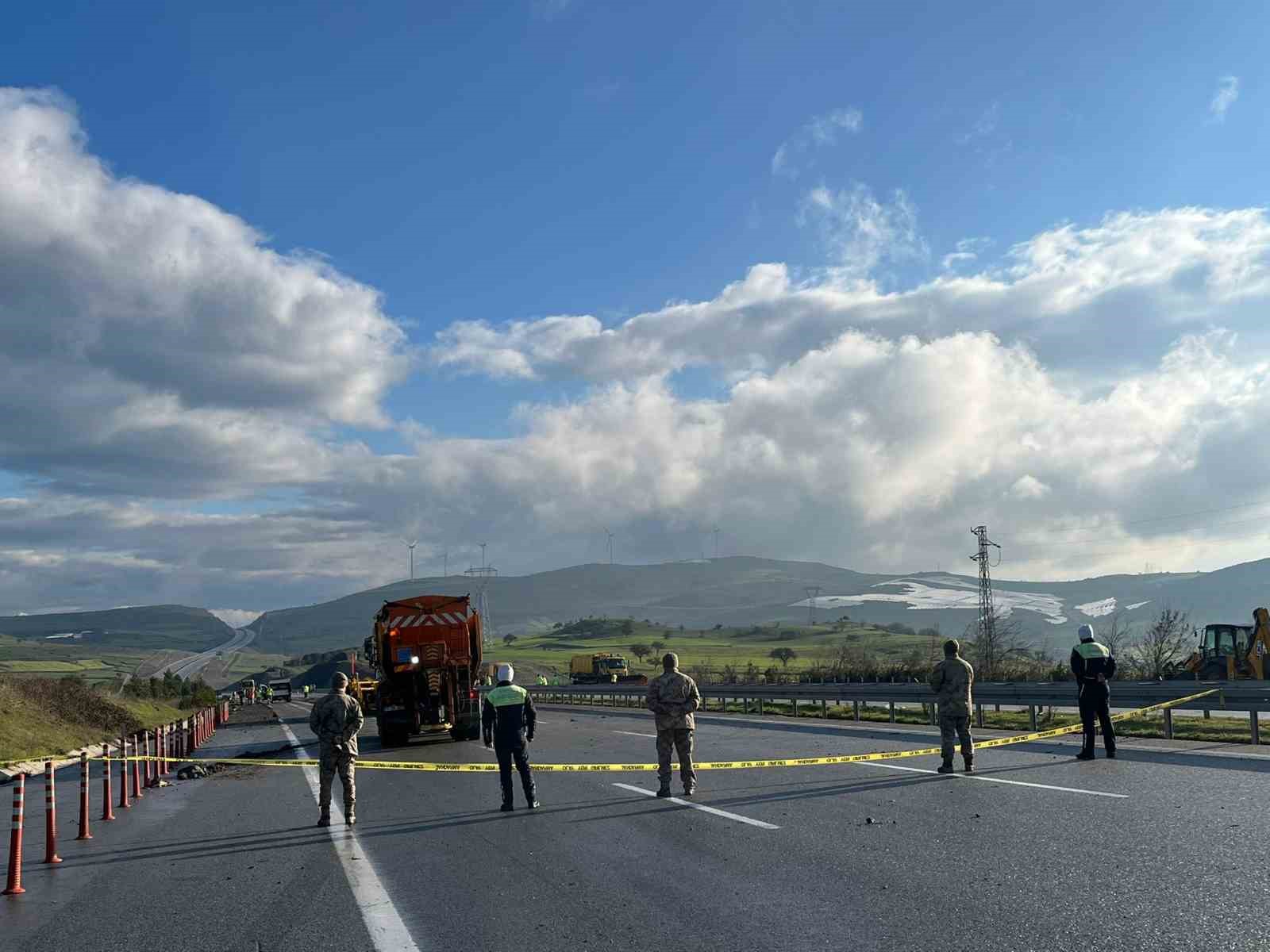 balikesirde f 16 ucaginin dustugu bolgede calismalar sabahin ilk isiklariyla devam ediyor 4 eGOiaCXK
