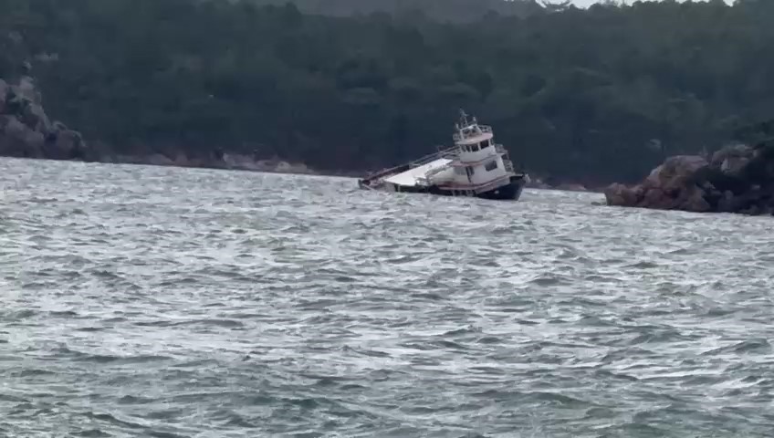 Balıkesir’de fırtına nedeniyle 25 metrelik feribot koya sürüklenerek karaya oturdu 4 balikesirde firtina nedeniyle 25 metrelik feribot koya suruklenerek karaya oturdu 0 WP6PNNLh