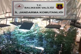 balikesirde-jandarmadan-uyusturucu-serasina-cevrilen-evlere-baskin-12-gozalti-gwB8PuEq.jpg
