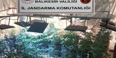 balikesirde-jandarmadan-uyusturucu-serasina-cevrilen-evlere-baskin-12-gozalti-gwB8PuEq.jpg