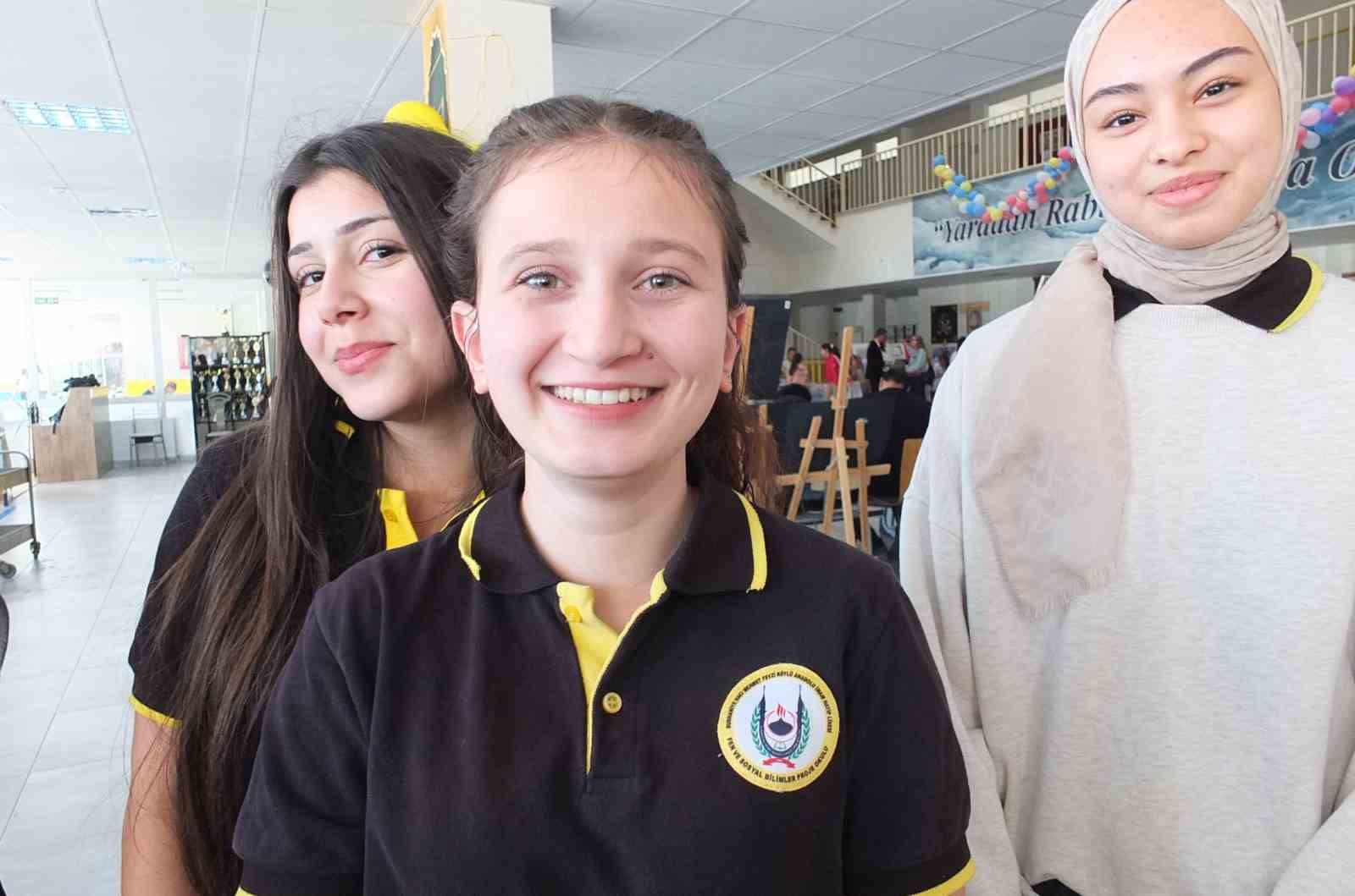 balikesirde ogrencilerin yil sonu sergisi yogun ilgi gordu 1 ShW4b7YU