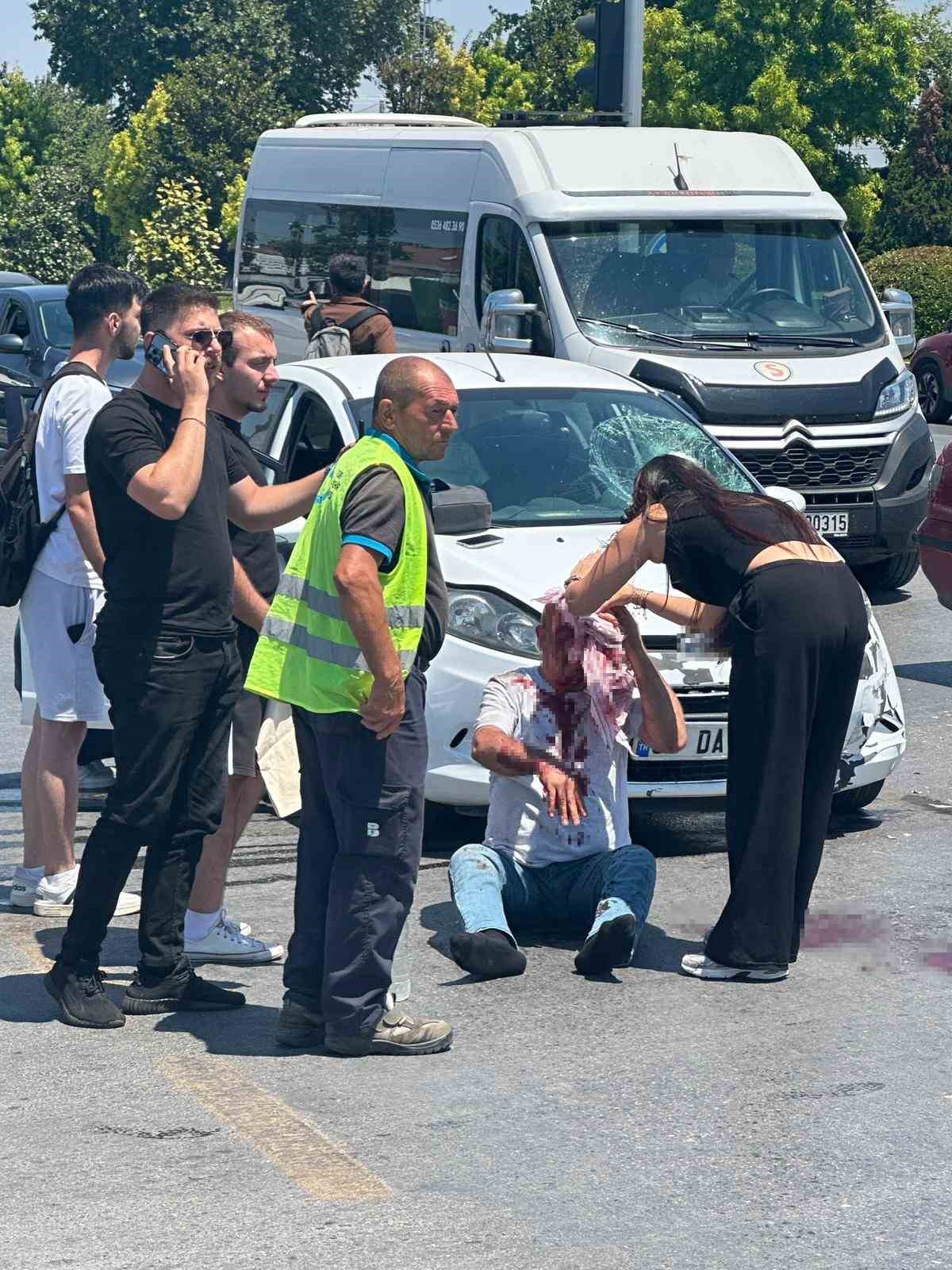 balikesirde otomobil motosiklete carpti 1 yarali 1 X1LLRQNV