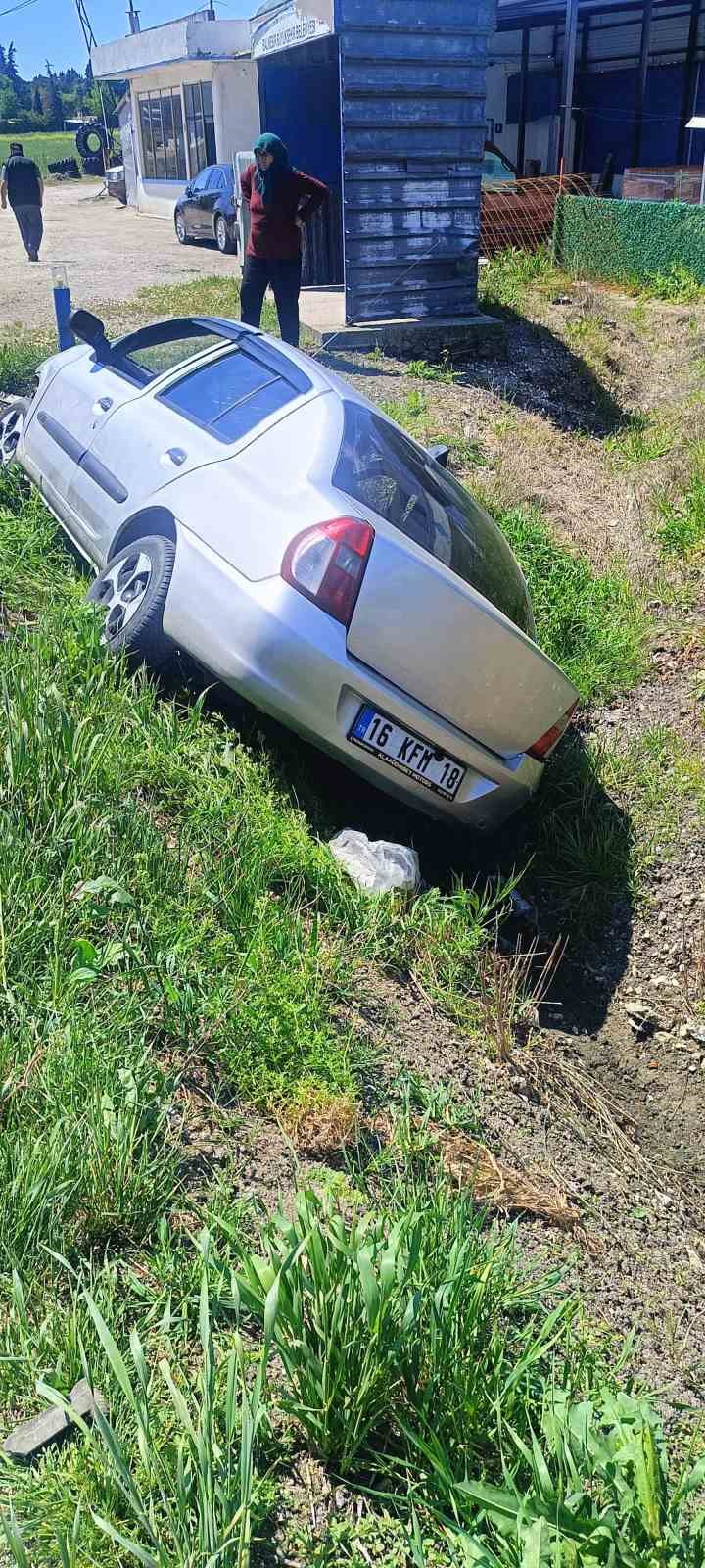 balikesirde otomobiller carpisti 3u agir 6 yarali 4 F3ym4Csn