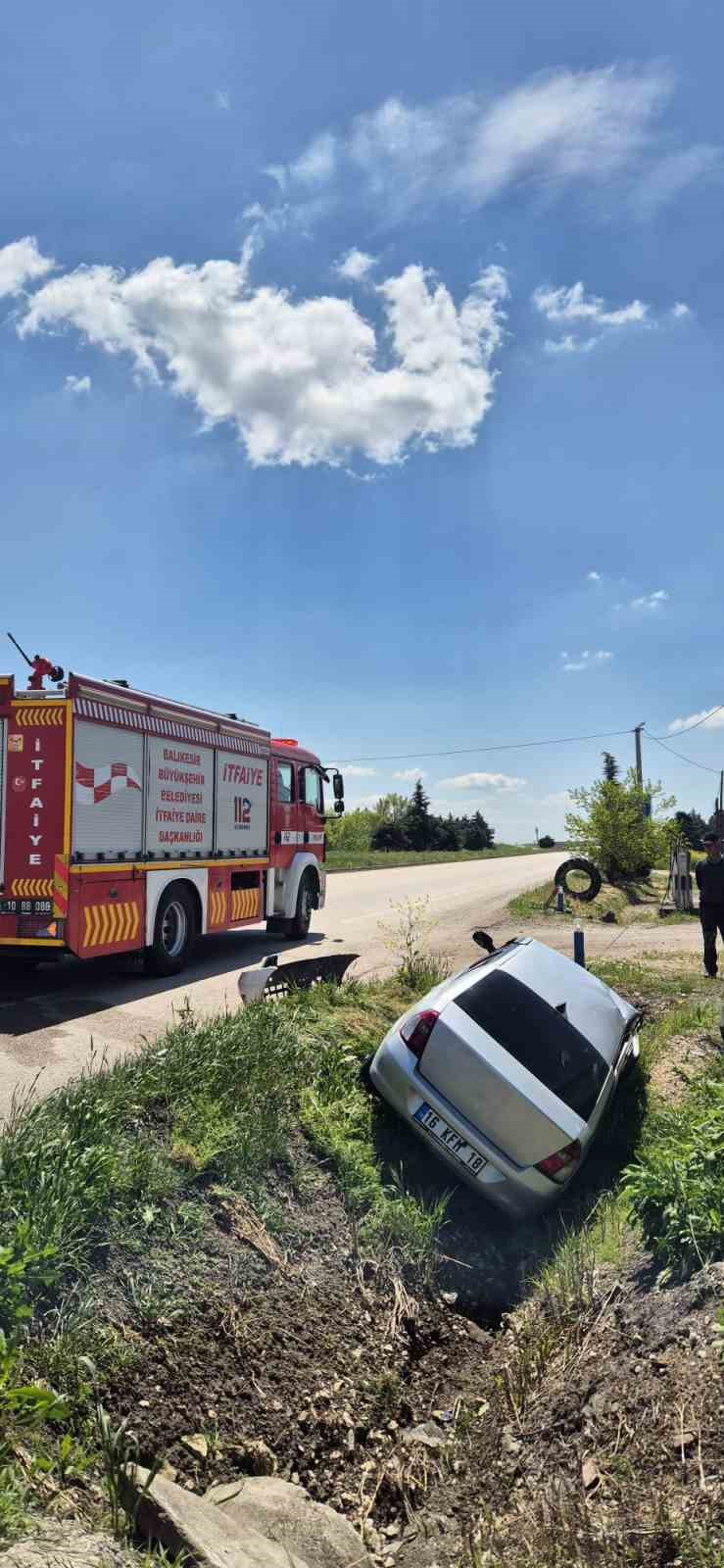 balikesirde otomobiller carpisti 3u agir 6 yarali 5 jliO7bN2