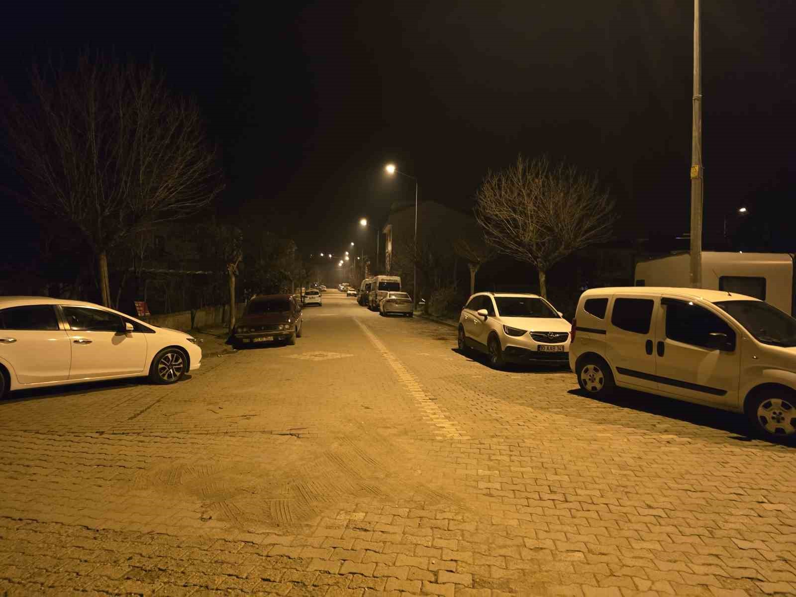balikesirde pes pese depremler 1