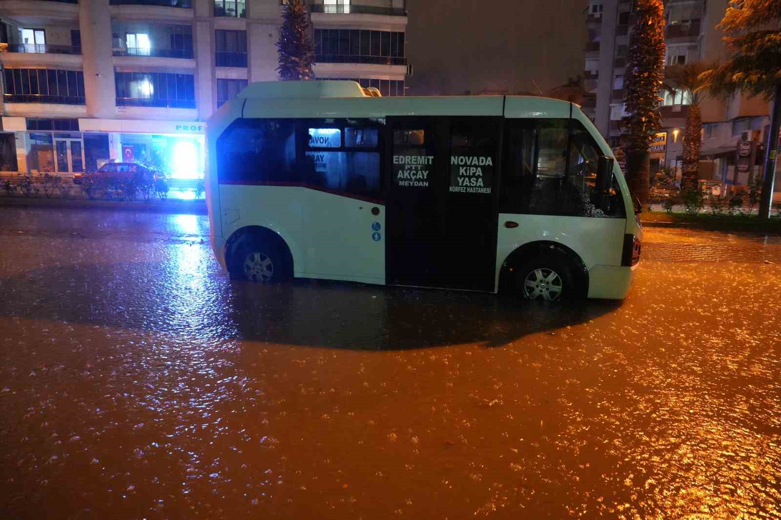 balikesirde saganak yagis ve lodos hayati olumsuz etkiledi 1 SWdeAHJA