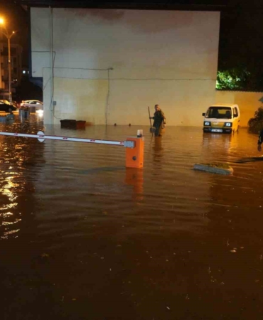 balikesirde-saganak-yagis-ve-lodos-hayati-olumsuz-etkiledi-stTn2UOR.jpg