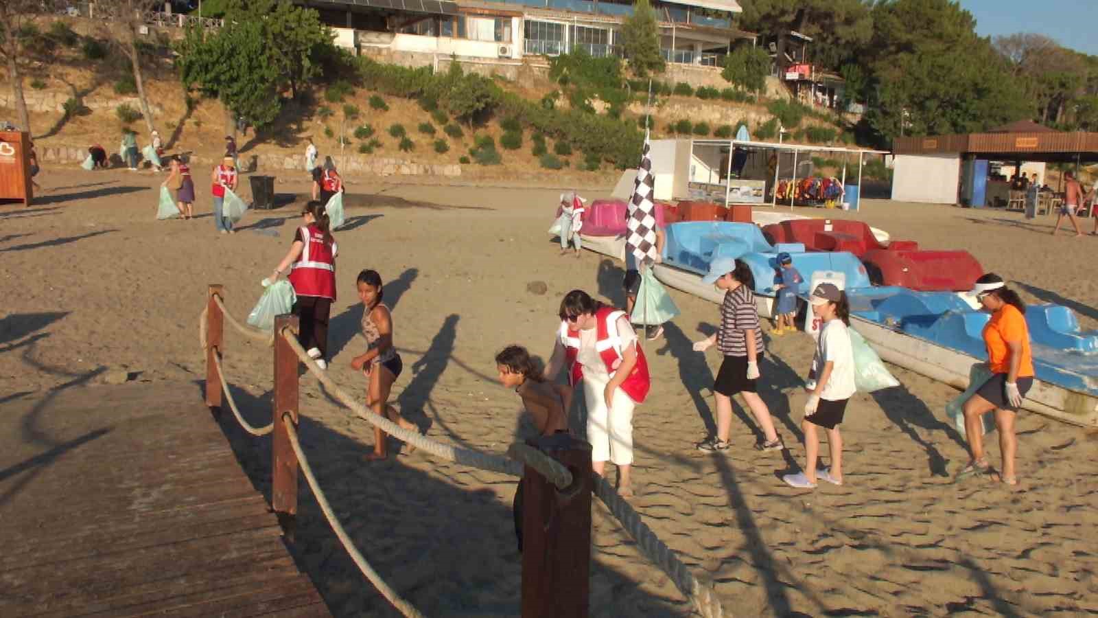 balikesirde saglik calisanlari sahilde cevre temizligi yapti 4 UMugEcrj