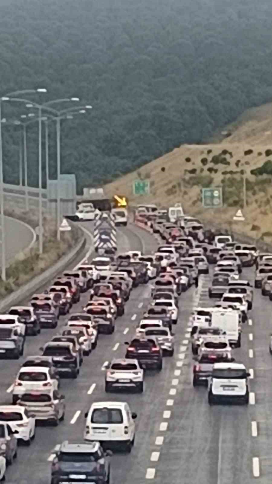 Balıkesir’de saman yüklü tır devrildi, otoyol trafiğe kapandı 4 balikesirde saman yuklu tir devrildi otoyol trafige kapandi 0 scHCvUDG