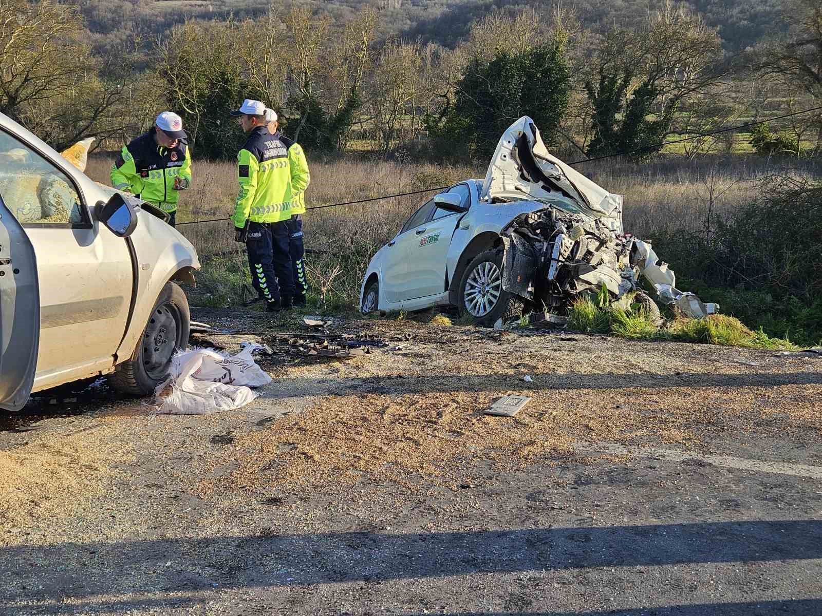 balikesirde trafik kazasi 1 olu 2 yarali 2 uLRIifLX