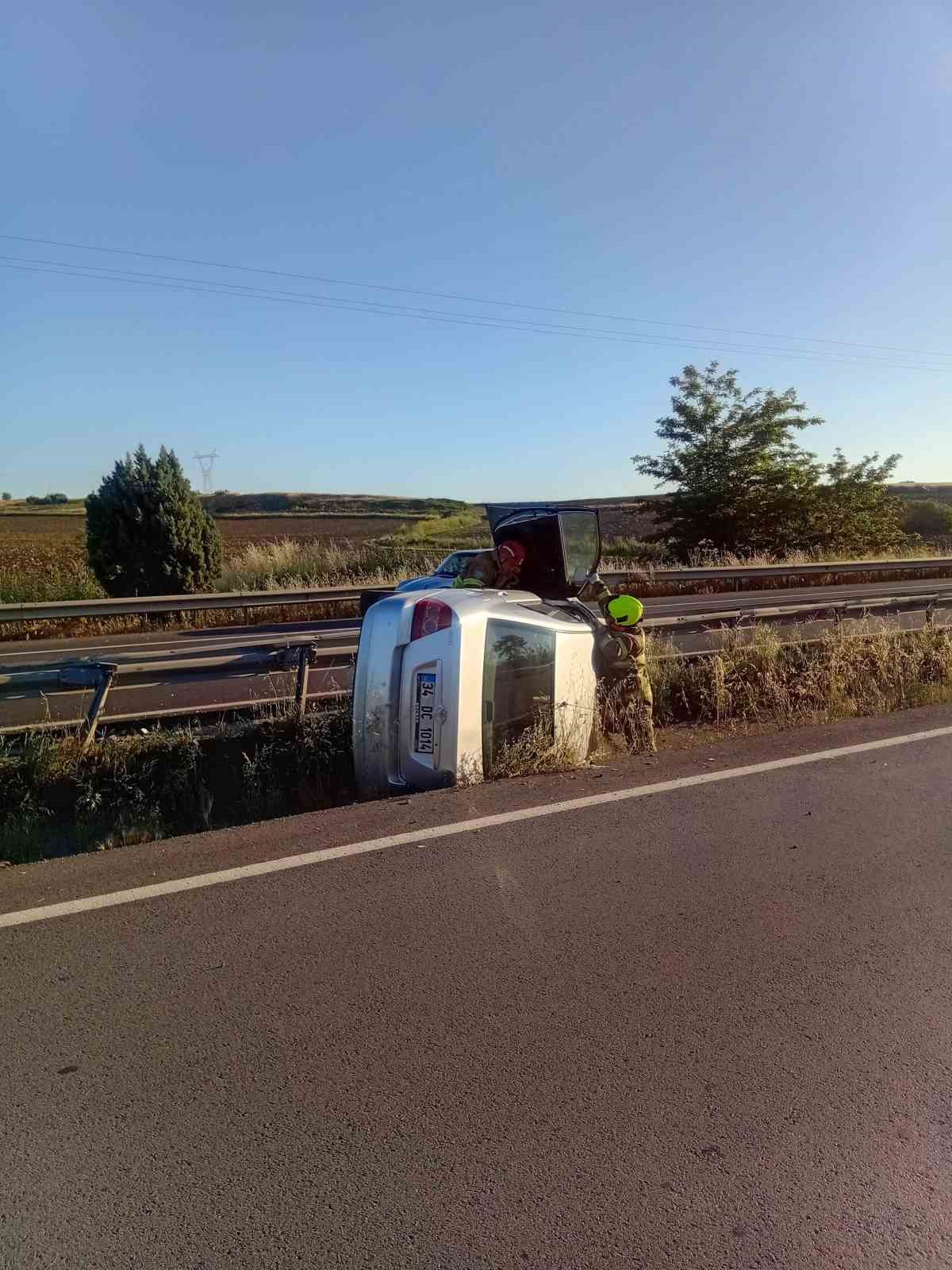 balikesirde trafik kazasi aracta mahsur kalan 1 kisi kurtarildi 1 d6AjsR6n