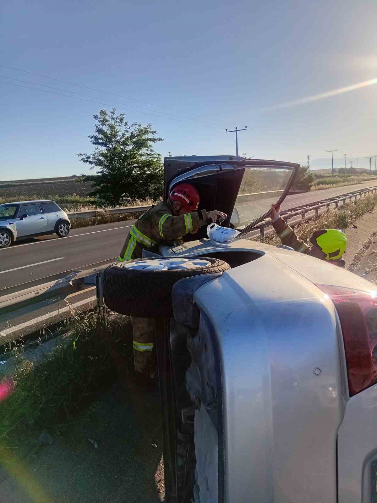 balikesirde trafik kazasi aracta mahsur kalan 1 kisi kurtarildi 2 mQzpwESt