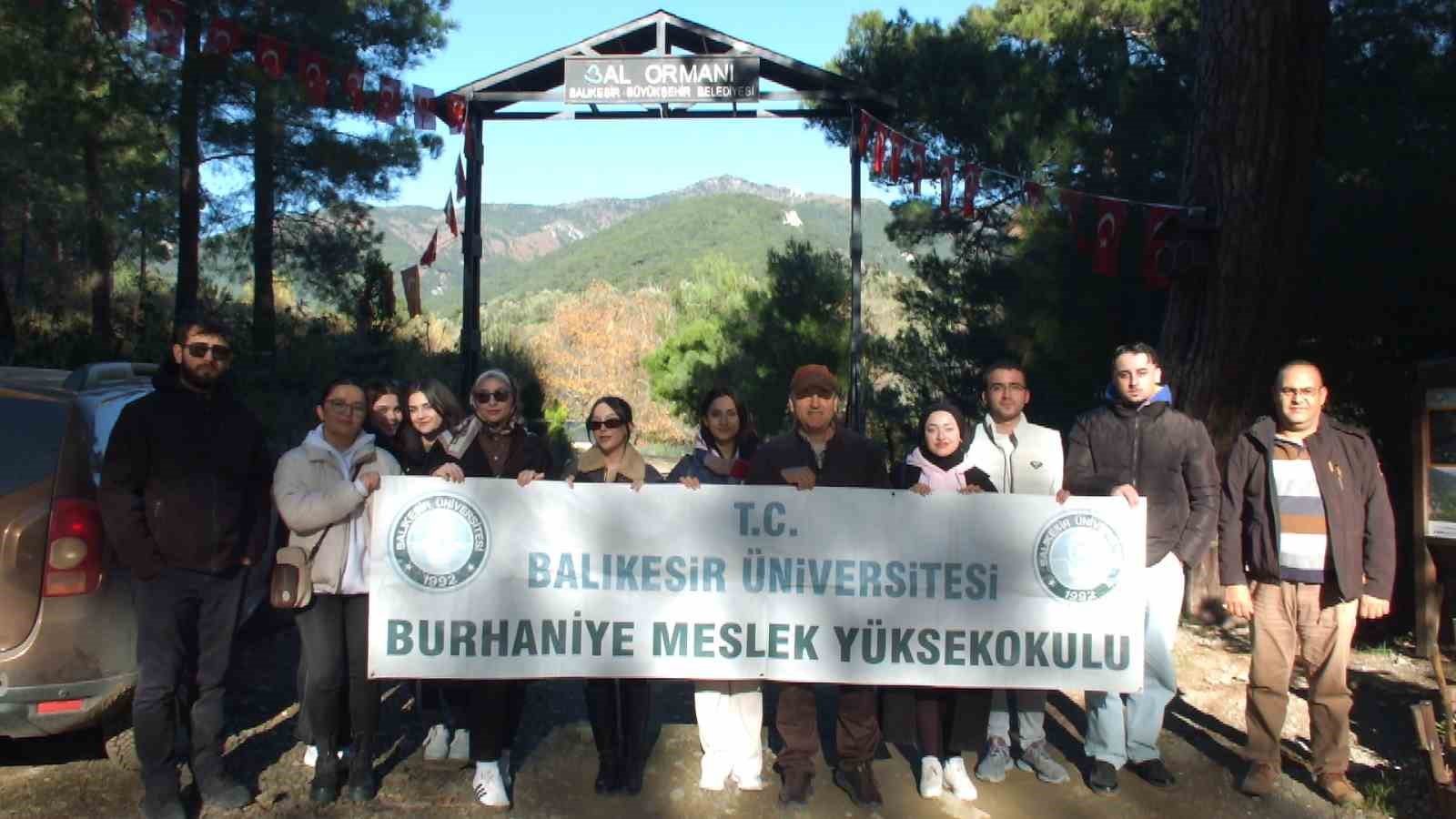 balikesirde universiteli gencler cevreci projede gorev aldi 1 93b13VRs