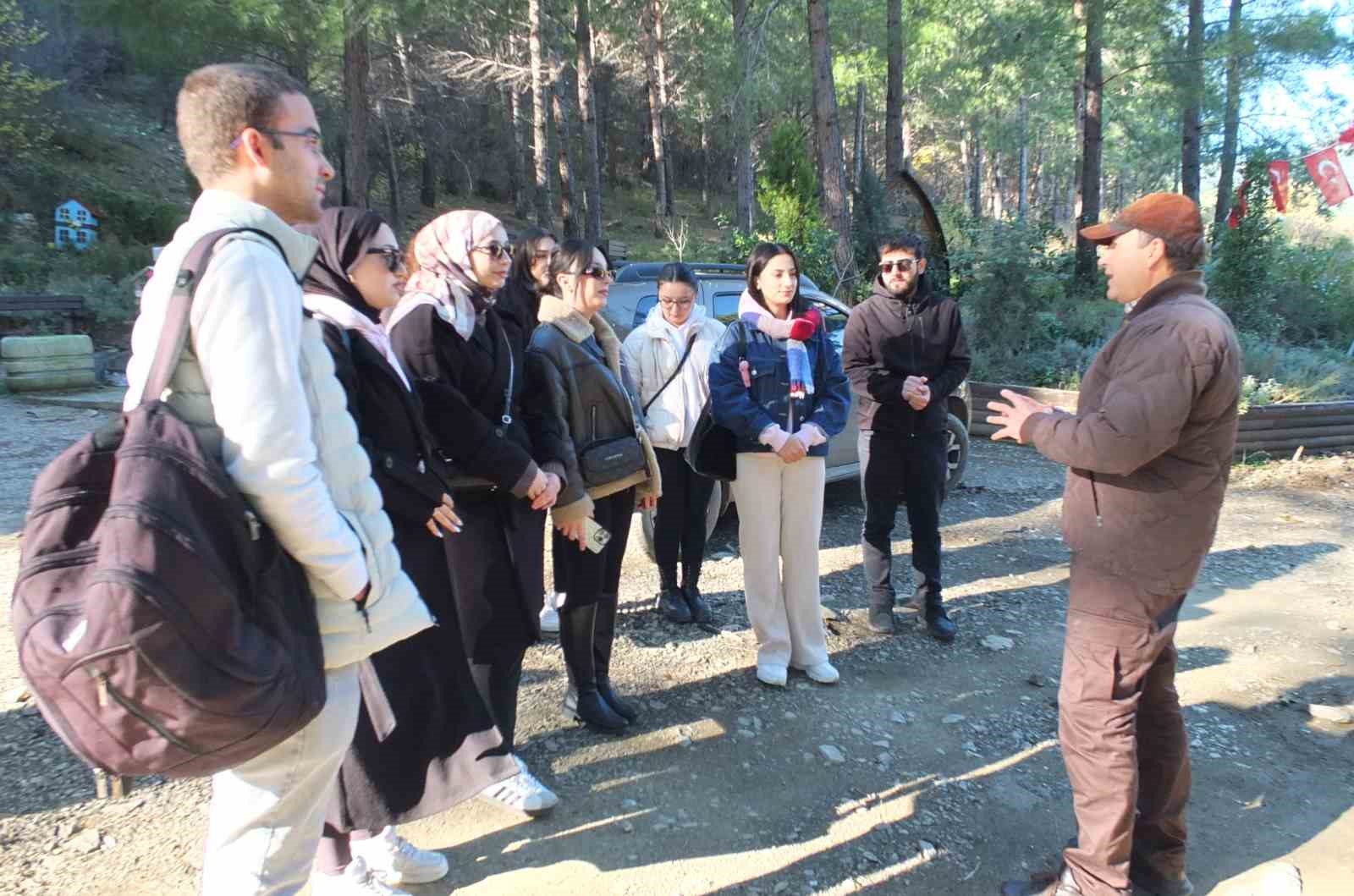 balikesirde universiteli gencler cevreci projede gorev aldi 5 bZSYZhNn