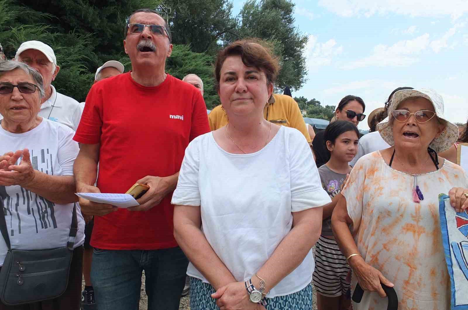 Balıkesir’de vatandaşlar kıyı işgaline tepki gösterdi 4 balikesirde vatandaslar kiyi isgaline tepki gosterdi 0 6IfA5f3z