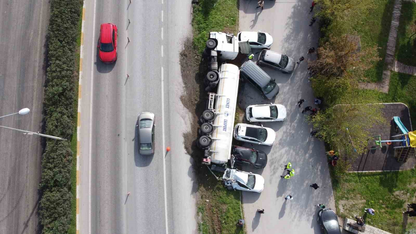 balikesirde yag tankeri devrildi 7 arac hasar gordu 1 hcFcheu6