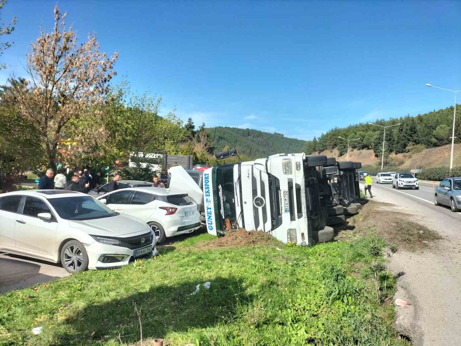 balikesirde yag tankeri devrildi 7 arac hasar gordu 2 rAdvA73U