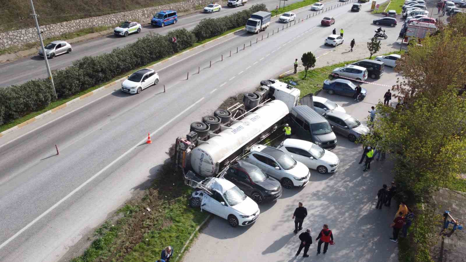 balikesirde yag tankeri devrildi 7 arac hasar gordu 3