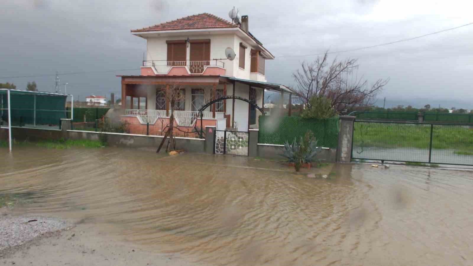 balikesirde yazliklar su altinda kaldi 1 UHtrkQBb