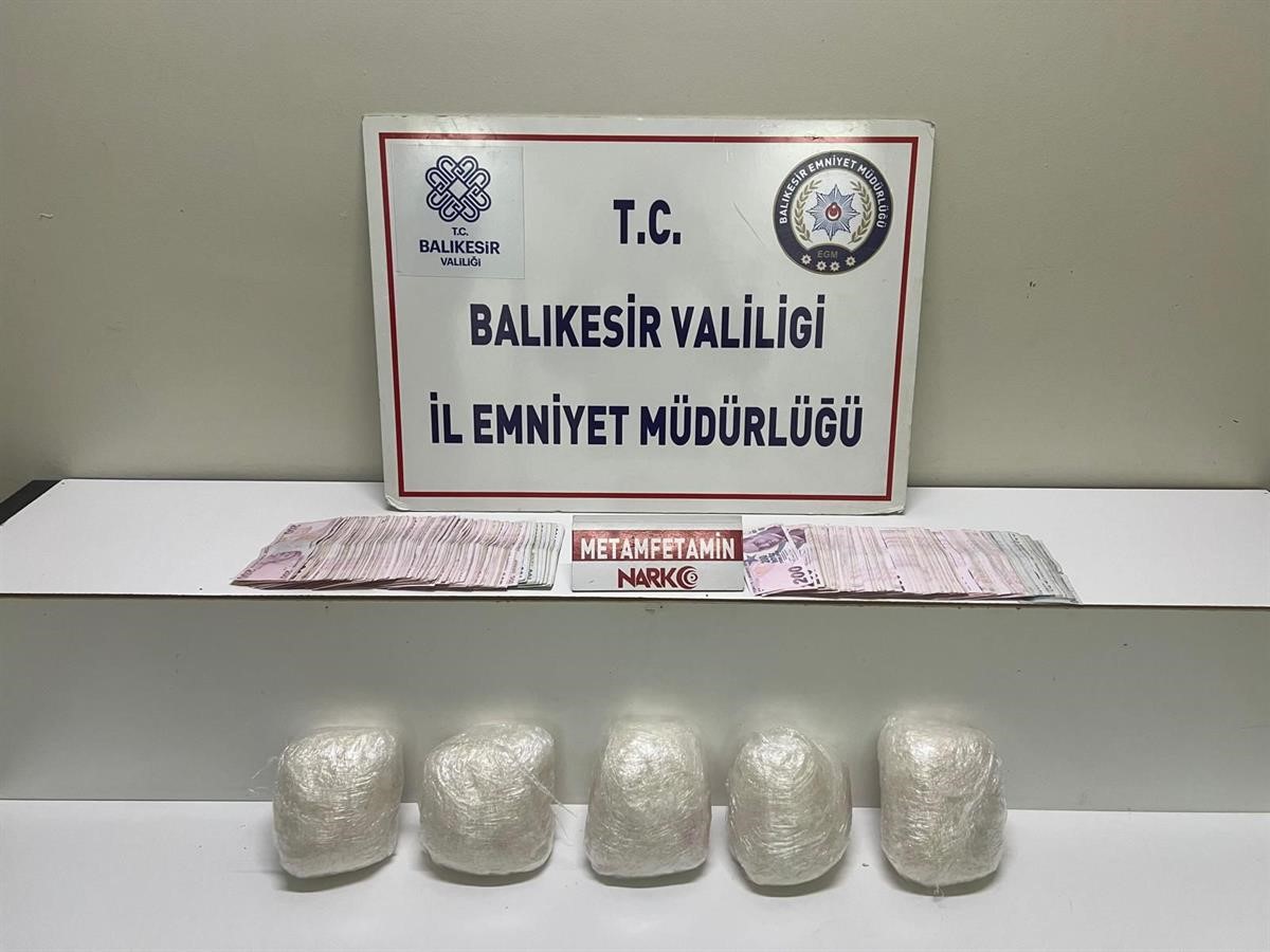 balikesirde yilbasi oncesi narkotik operasyonu 1 J9kXYQns