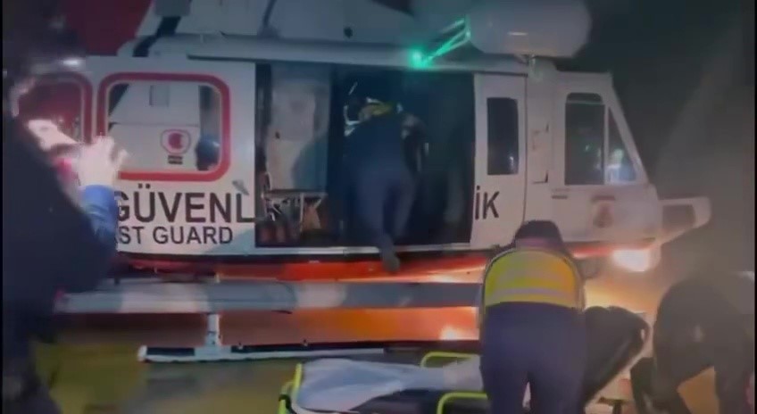 balikesirde zorlu hava sartlarina ragmen sahil guvenlikten hayat kurtaran operasyon 2 OsUm6c66