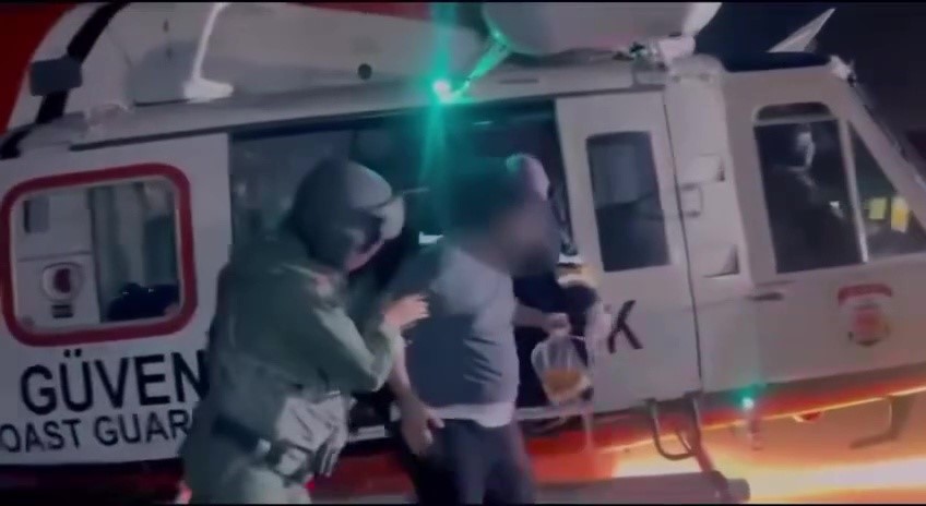 balikesirde zorlu hava sartlarina ragmen sahil guvenlikten hayat kurtaran operasyon 4