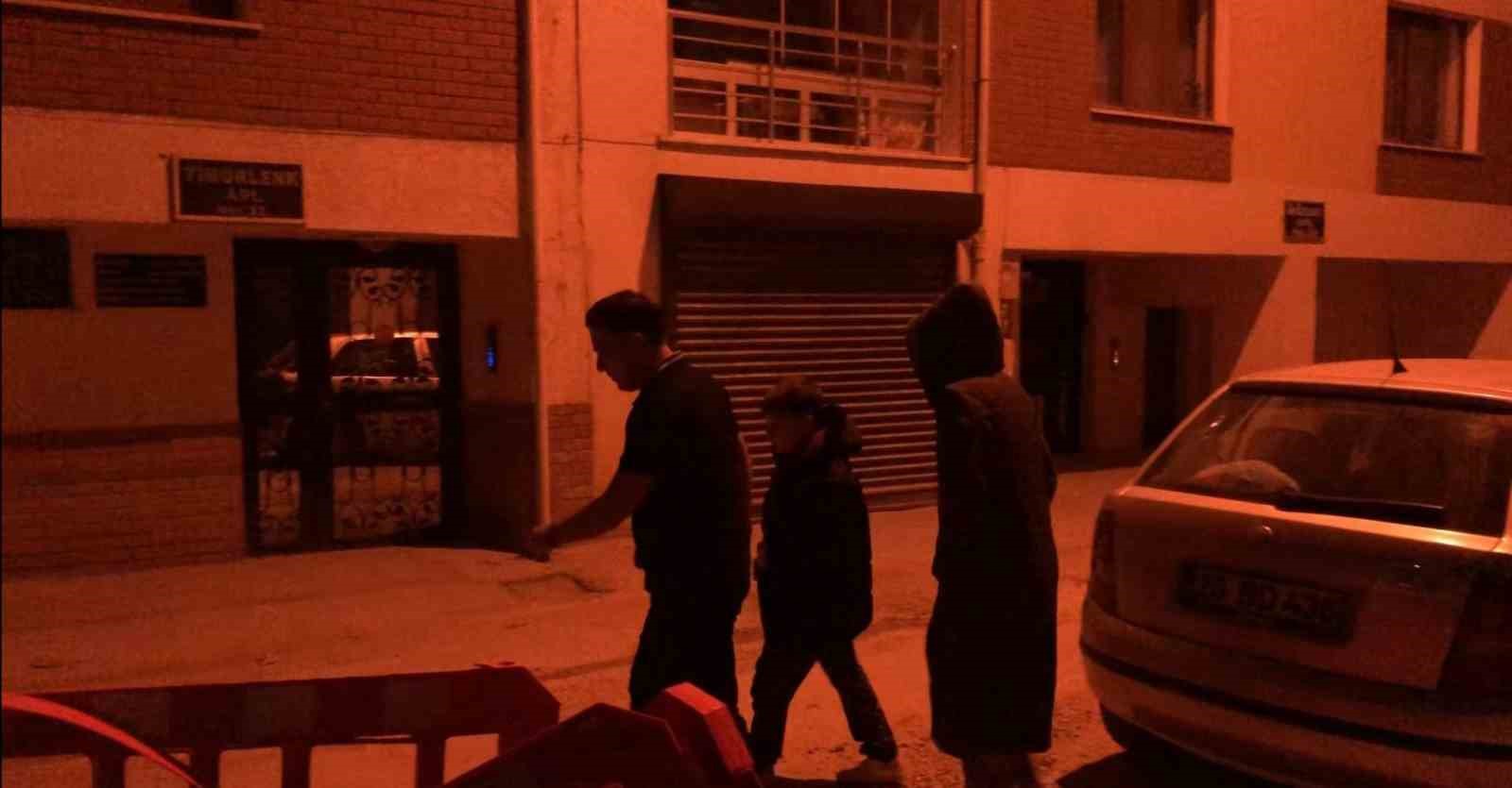 Balıkesir’deki deprem Eskişehir’de de hissedildi, vatandaşlar sokağa çıktı 5 balikesirdeki deprem eskisehirde de hissedildi vatandaslar sokaga cikti 1 w52sTeRU