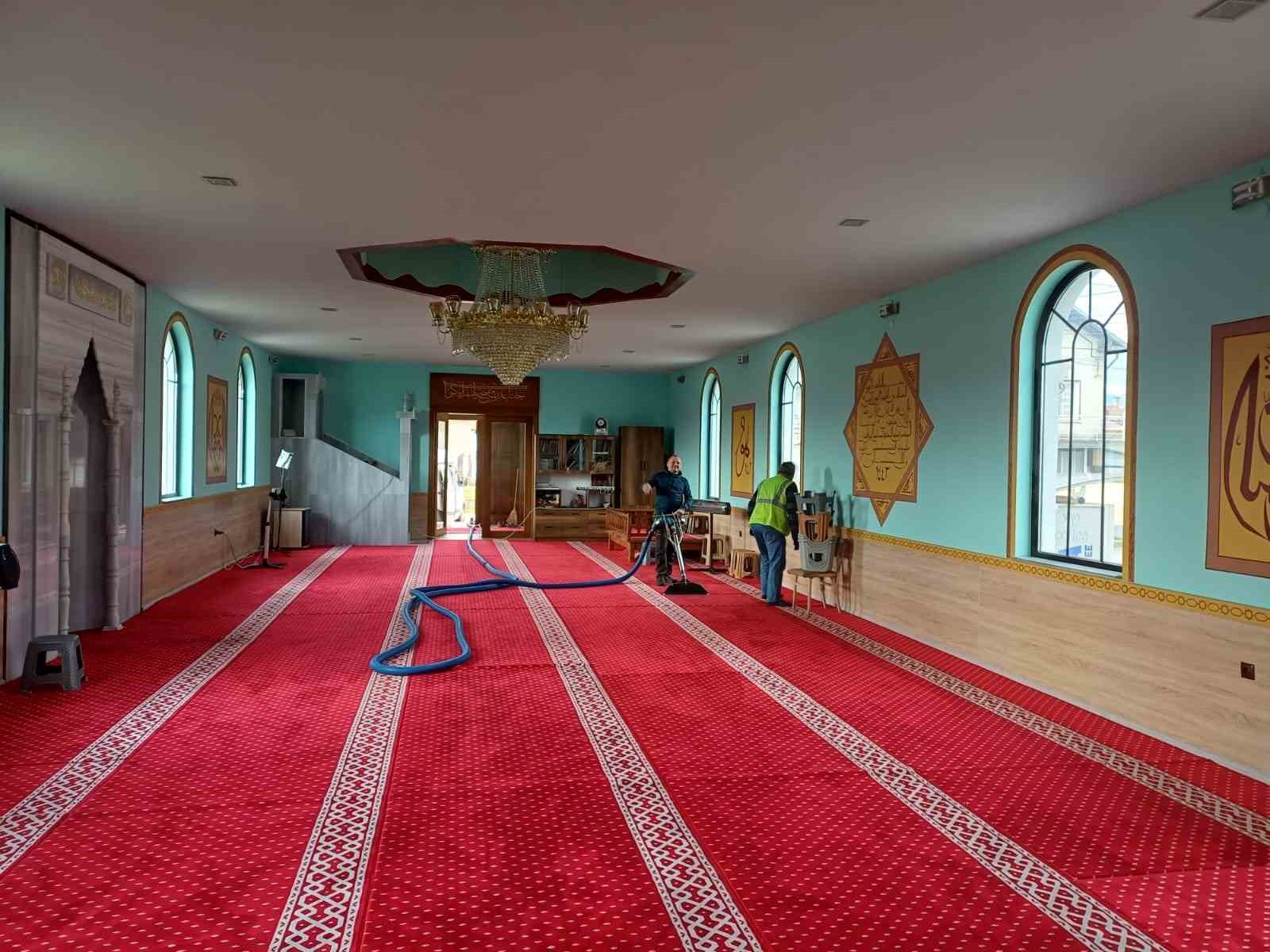balkanlardaki camilerde ramazan temizligi 0