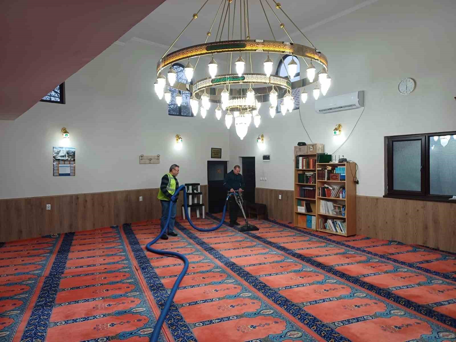 balkanlardaki camilerde ramazan temizligi 5 rtbgbJsC