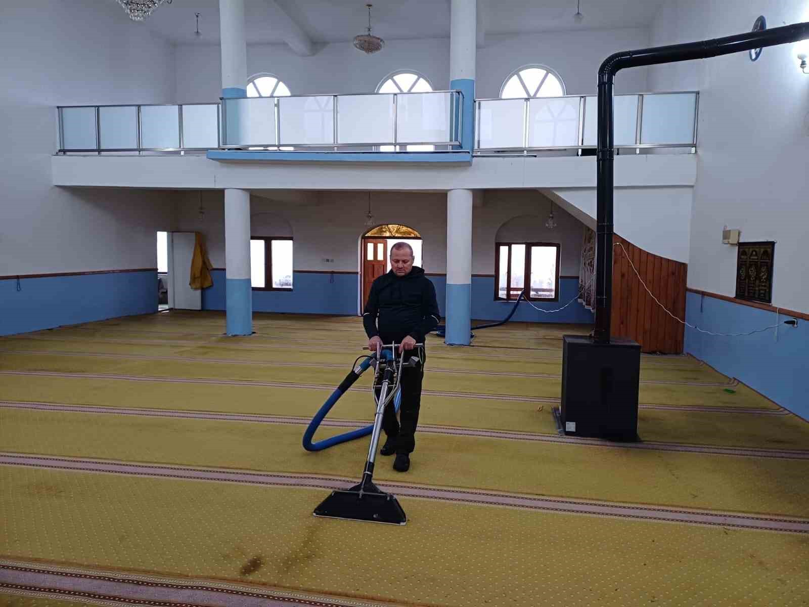 balkanlardaki camilerde ramazan temizligi 6 jkwQT6am