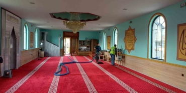 balkanlardaki-camilerde-ramazan-temizligi-Fd5yz16g.jpg