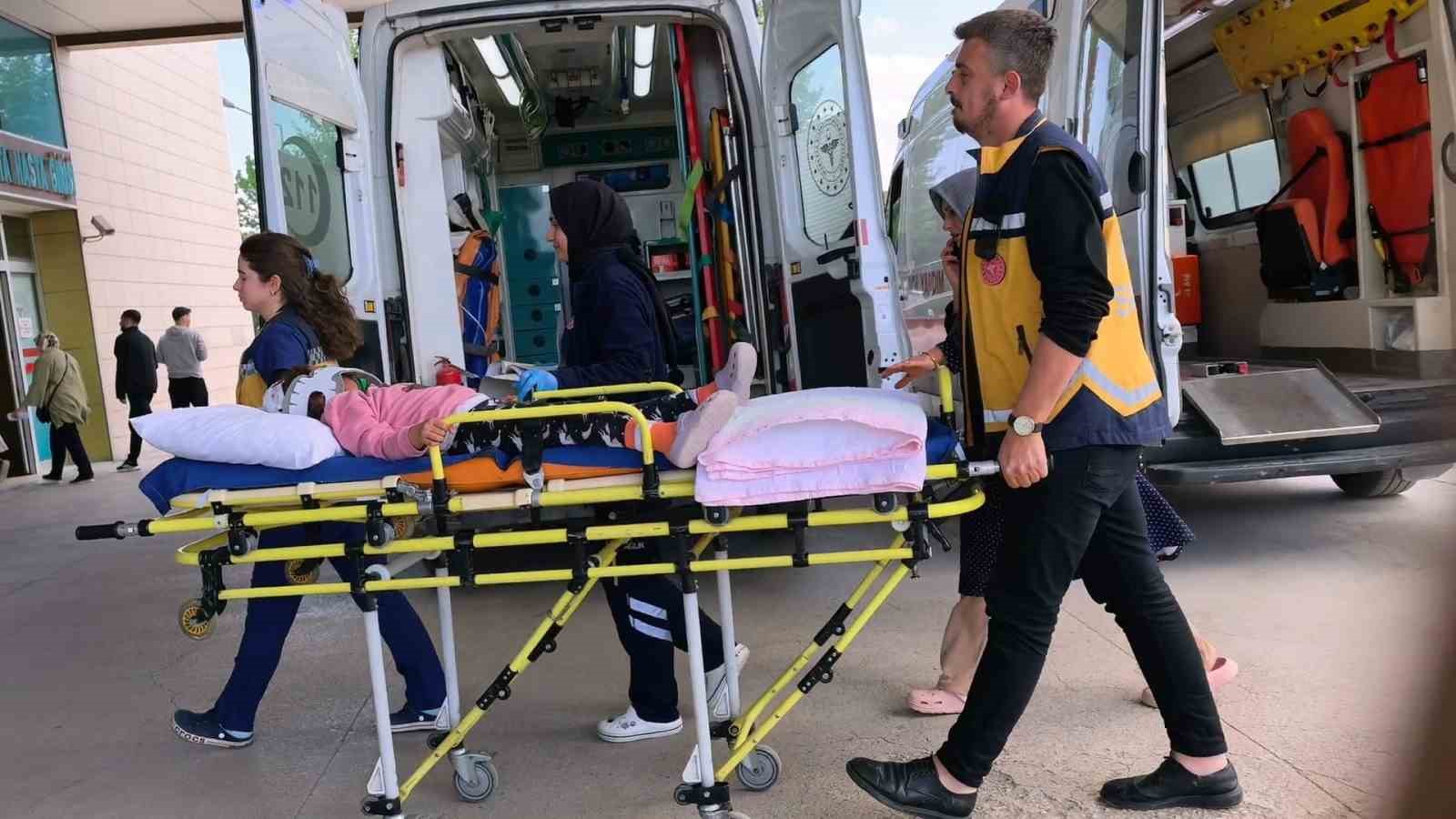 Balkonda başına mermer düşen çocuk ağır yaralandı 6 balkonda basina mermer dusen cocuk agir yaralandi 2 sDAVGznt