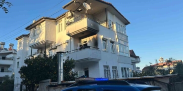balkonda-sondurulmeden-birakilan-mangal-yangina-sebep-oldu-Pd62S4rv.jpg